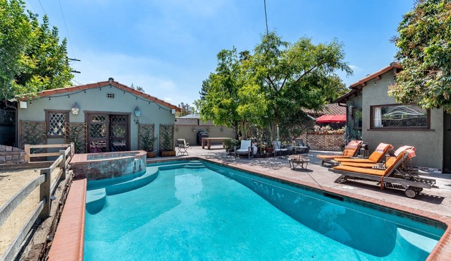 Pool + Spa Oasis Near Universal Studios Pet Friendly