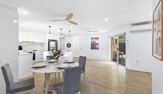 Poolside Paradise – 5BR Family Haven with pool