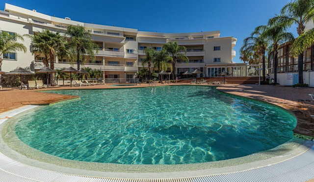 Porto de Mos Beach: Pool | Gym | PetFriendly