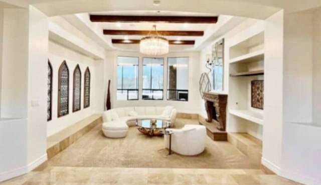 Pristine Luxury Estate, Views, Sleeps 26, Heated Pool & Spa