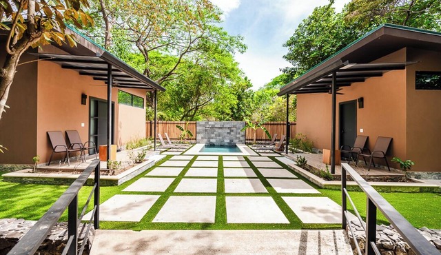 Private Tropical Villa with Backyard Pool Fast WiFi Self Check-In