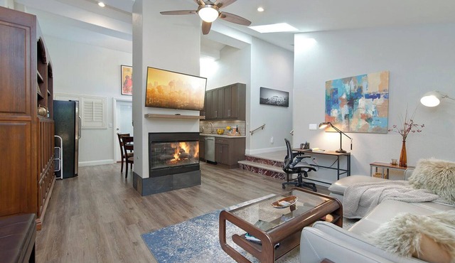 Private Entry Very Spacious & Quiet 2 Bedroom, 1.5 Bath Guest Suite