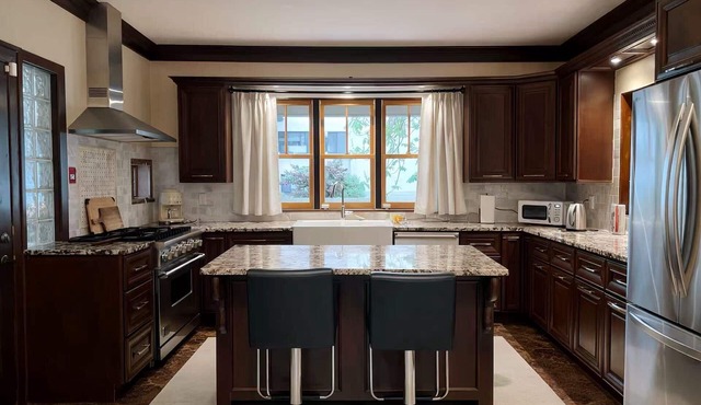 Private Guest Suite in Dt Vancouver