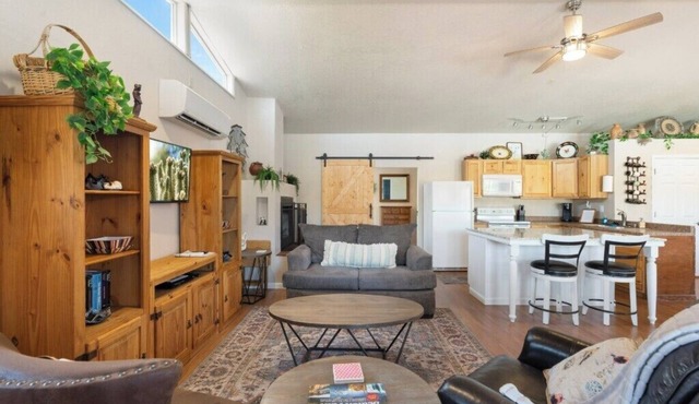Private Guesthouse w/Pool in Historic Wickenburg!