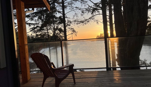 Private Hot Tub! Oceanfront Cabin With Views! ⎮ Surf Grass