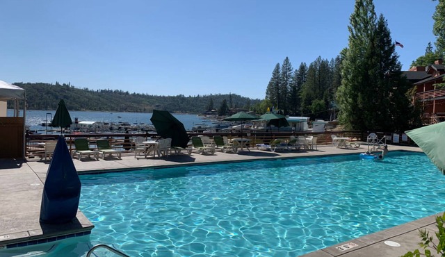 Private Lakeside Haven near Yosemite National Park & Bass Lake