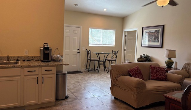 Private Large 1 Bedroom Guest House in Temecula Wine Country Walk to Wineries