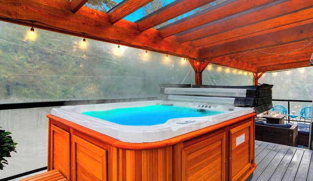 Private Luxury Resort steps in Langley Event Centre- w/hot tub, basketball