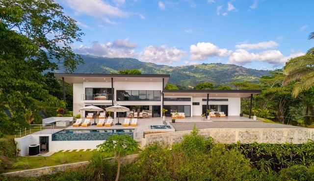 Private luxury villa with infinity pool and panoramic views near Ojochal
