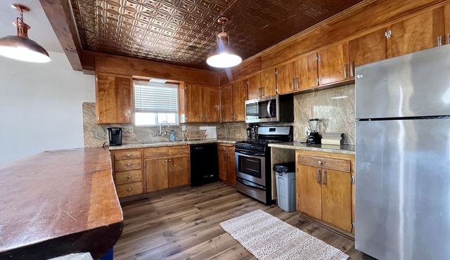 Private Millerton Lake house on 5 acres
