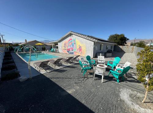 Private oasis with pool spa firepit game room and Mountain Views Enjoy the sun longer
