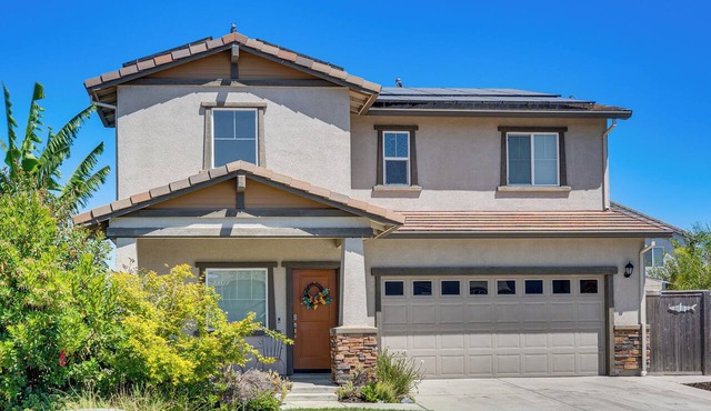 Private Patio & Yard! Family Getaway in Stockton