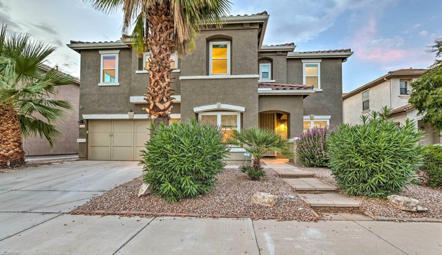Private Pool & Hot Tub: Family Home in Gilbert
