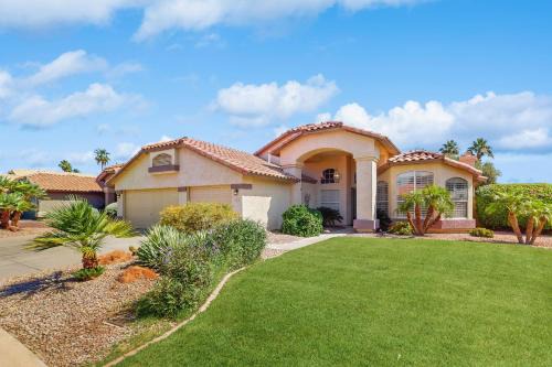 Private Pool, Yard & Pool Table! 'Avondale Abode'