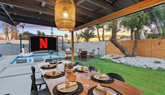 Private Resort: Dive-In Movie & Game Yard