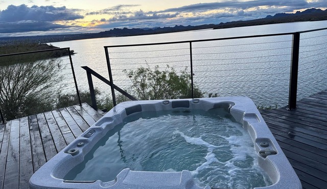 Private Spa On Water, King Bed, private steps to water