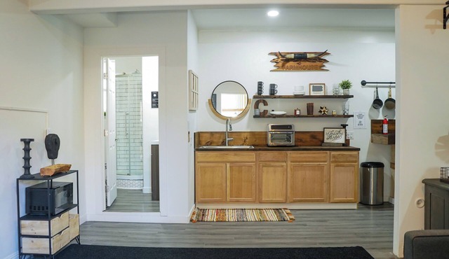 Private Studio w/Washer & Dryer, 35 min to VAFB