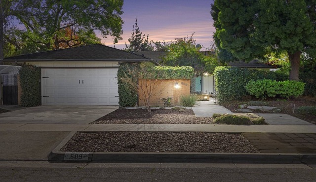 Professionally cleaned home in one of Fresno's most storied neighborhoods