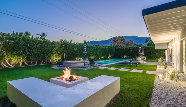 PS Chill: Meticulous Mid-Century Features Modern Comfort and Views!