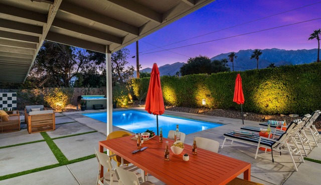 PS TwinSuns: Galactic Mid-Century Home to Inspire Your Inner Jedi