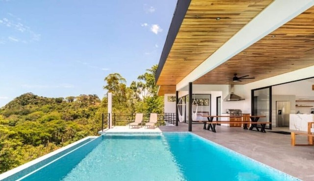Pure View Villa private house with swimming pool and sea view