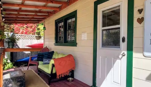 Quaint Cozy Studio w/Offstreet Parking