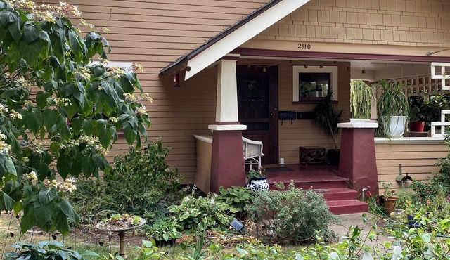 Quaint private studio in Friendly St. neighborhood