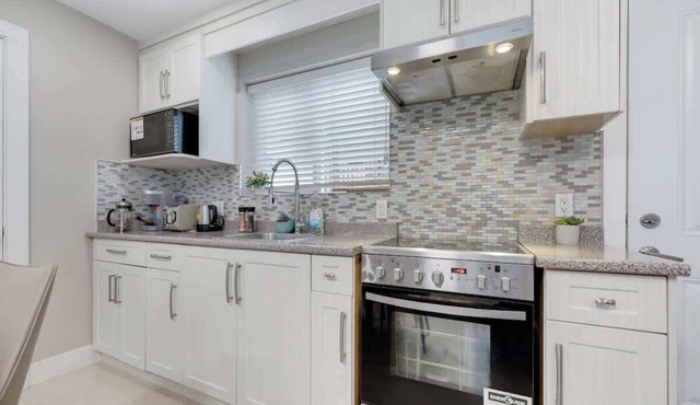 Quiet 2BR Suits in Vancouver with Private Entry