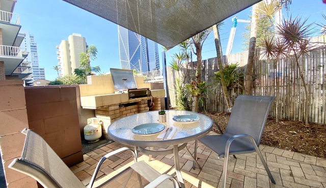 Quiet Family Apartment Near Beach With Pool