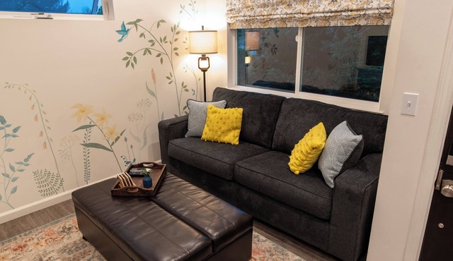 Quiet Ocean Getaway at Hummingbird Cottage! Pet-Friendly!