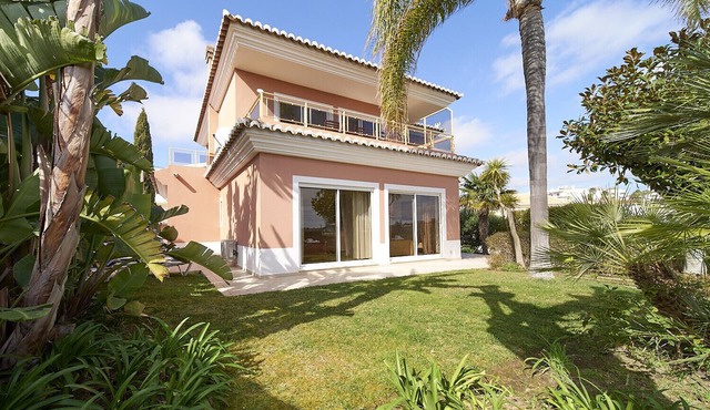 Quinta Marina with sea views, private pool and garden