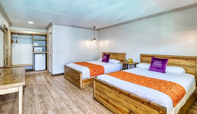 Quite & Clean 2 Queen Bed Room in Ramona Wineries
