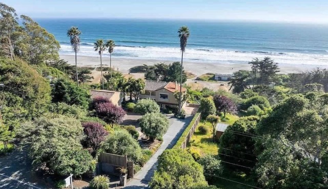 "R" House Beach Villa