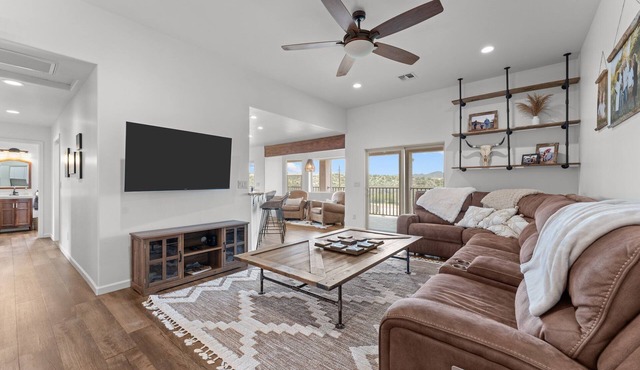 Rancho Vista, Luxury living/stalls/patio