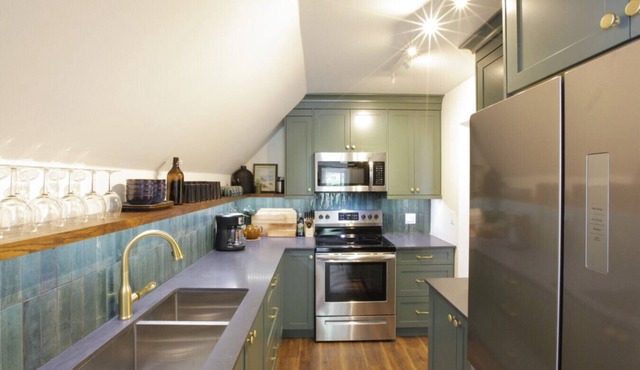Raven Lady Suite 201 - Downtown Ucluelet Condo