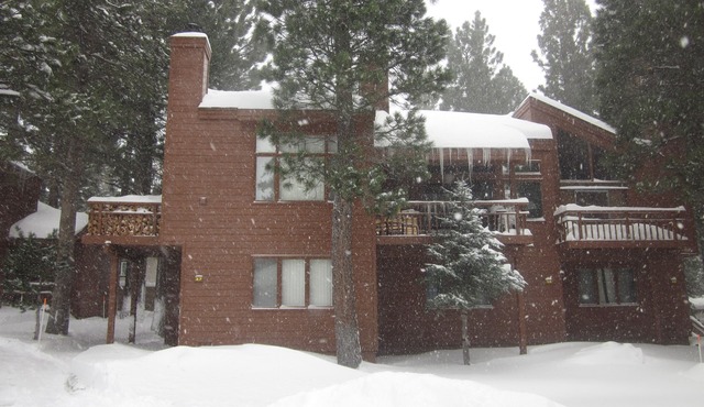 Recently Remodeled Townhome-Easy Access to Skiing/Hiking, Shopping & Restaurants