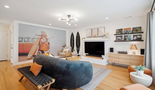 Relax Coastal Retreat: Beautiful 2B Home Nr Beach