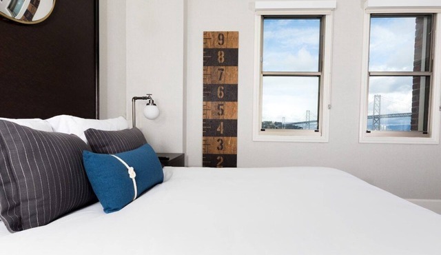 Relaxing Bayfront Stay Close to Downtown | Pets are Allowed
