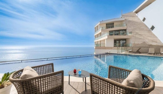 Relaxing Room Steps from California Beach w/Private Balcony Views