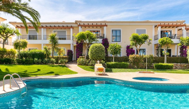 Relaxing two-bedroom luxury modern apartment with mature garden.