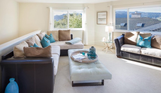 Remodeled 2 bedroom/2bath Carmel Guesthouse with Spectacular Views!
