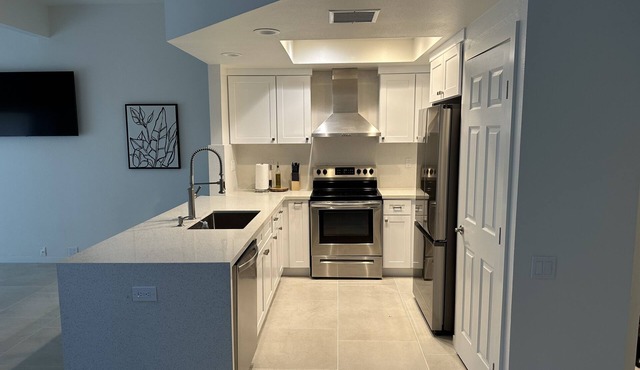 Remodeled 2 bed 3 bath Ironwood Country Club Private Spa in Courtyard