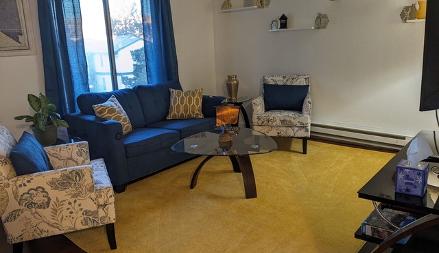 Reno Retreat: Cozy Condo in covienent location with deck!
