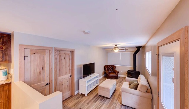 Renovated double queen apartment on first floor