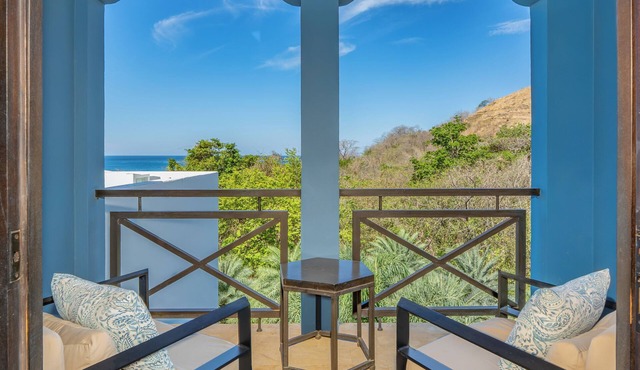 Resort Style Home, Private Pool, Beach Club Access - Casa Serenity