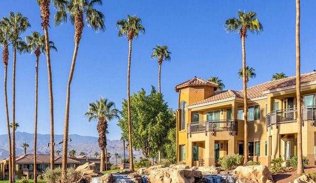 Resort with 2 bedrooms and AC in Marriott's Desert Springs Villas II,Palm Desert