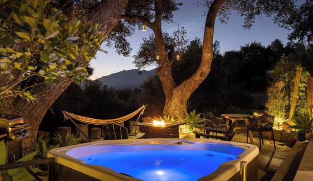 Retreat w/Hot Tub, Sauna, Sunset Views, Fire Pit