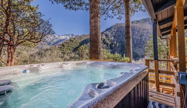 River Haus Sequoia | Hot Tub+New+King Beds+Views! - Holiday Home