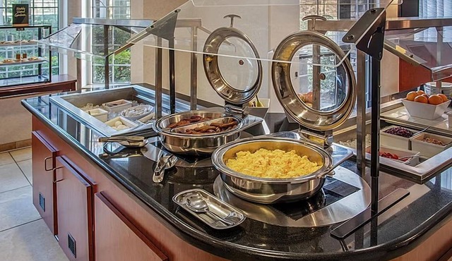 Rocklin Studio w/Free Breakfast, Hot Tub & Pool