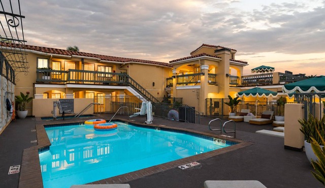 Rooftop Ocean Views + Pool + Hot Tub + Walk to Beach | The Mara
